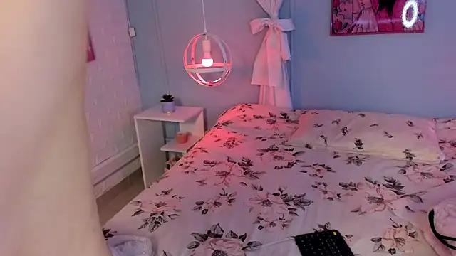 Hannahpage online show from 12-03-25, 12:37