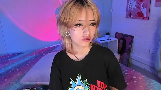 Hannahpage online show from 10-04-25, 03:02