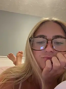 Snapshot of skye_salvagex7 chatting on 07-16-26, 10:18 skye salvagex7 online show from 07-16-26, 10:18