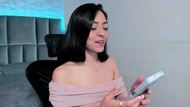 Snapshot of canelleGarces chatting on 09-26-25, 12:12 canelleGarces online show from 09-26-25, 12:12