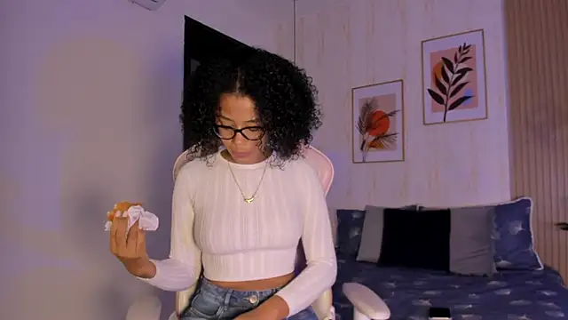 Ayleen Dunkan online show from 10-25-25, 12:39