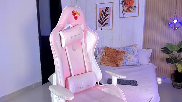 Ayleen Dunkan online show from 12-15-25, 12:55