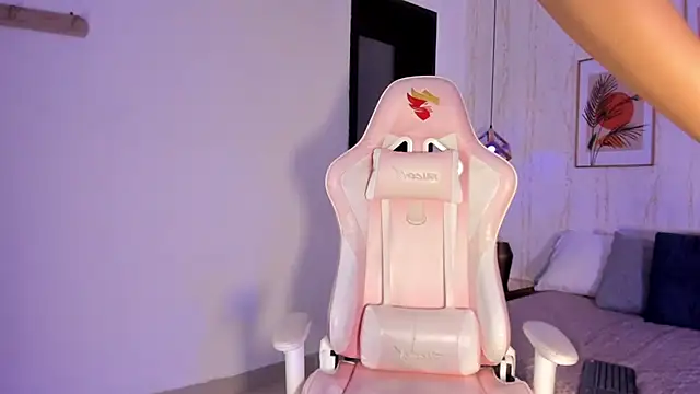 Ayleen Dunkan online show from 10-18-25, 01:57