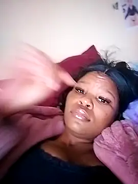 Seductive Yellow Titties online show from 09-28-25, 01:07