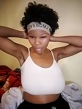 Seductive Yellow Titties online show from 11-16-25, 08:30