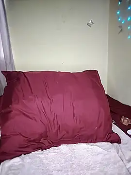 Seductive Yellow Titties online show from 03-18-26, 10:18