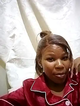 Seductive Yellow Titties online show from 01-11-26, 08:16