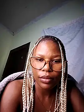 Seductive Yellow Titties online show from 02-09-26, 08:07