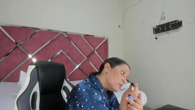 KikaDuque online show from 11-07-25, 07:07