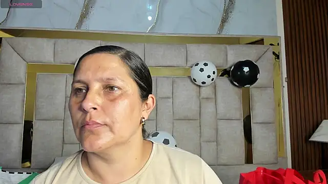KikaDuque online show from 06-14-26, 07:04