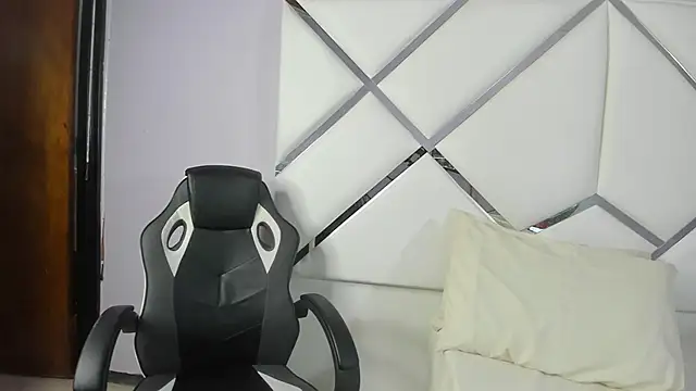 KikaDuque online show from 04-10-26, 06:59