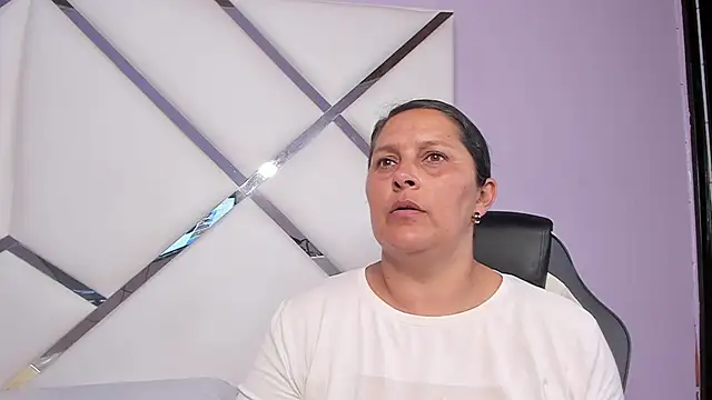 KikaDuque online show from 06-10-26, 07:59