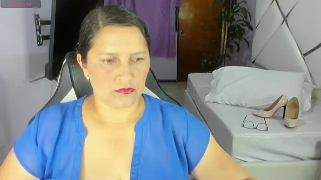 KikaDuque online show from 12-18-25, 07:40