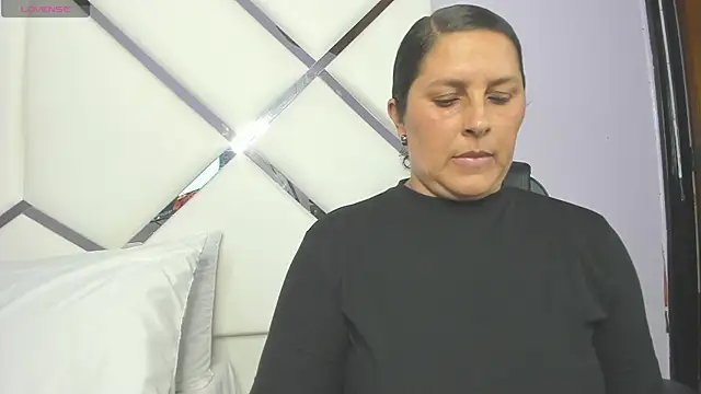 KikaDuque online show from 05-06-26, 07:07