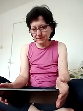 Vera Elle online show from 12-22-25, 08:25