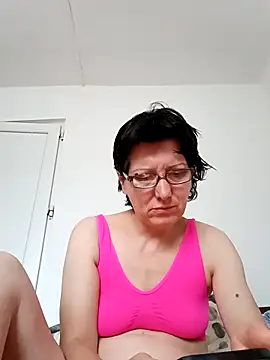 Vera Elle online show from 11-13-25, 01:04