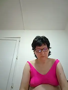 Snapshot of Vera_Elle chatting on 05-28-26, 02:19 Vera Elle online show from 05-28-26, 02:19
