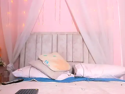 Rachellcooperrr online show from 10-24-25, 12:15