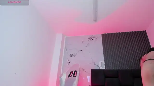 chloesagee online show from 06-25-26, 10:48