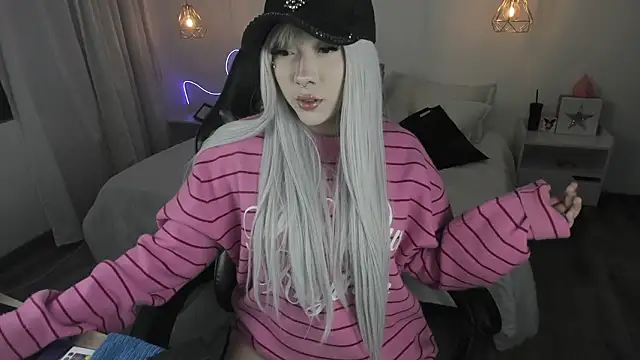 Snapshot of Noahcryptic chatting on 02-17-26, 06:00 Noahcryptic online show from 02-17-26, 06:00