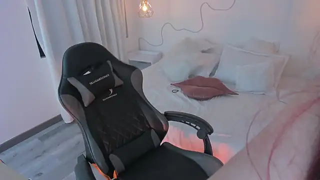 Snapshot of Noahcryptic chatting on 11-11-25, 06:08 Noahcryptic online show from 11-11-25, 06:08