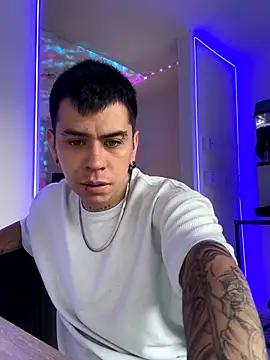 chris suarez online show from 11-07-25, 09:41