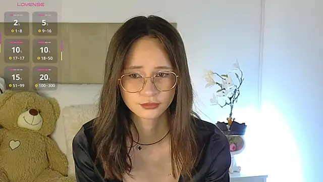 Snapshot of MartaBrent chatting on 10-13-25, 05:03 MartaBrent online show from 10-13-25, 05:03