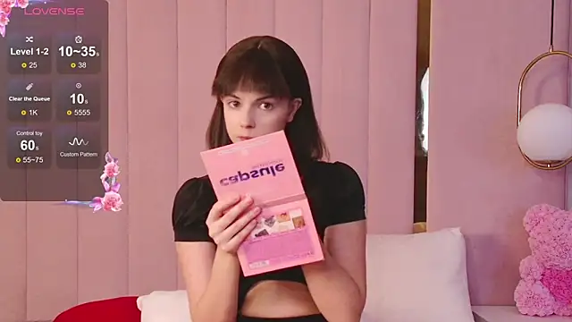 Snapshot of Miranda_Kerry chatting on 12-19-25, 06:27 Miranda Kerry online show from 12-19-25, 06:27