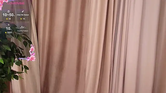 Snapshot of Miranda_Kerry chatting on 11-10-25, 07:02 Miranda Kerry online show from 11-10-25, 07:02