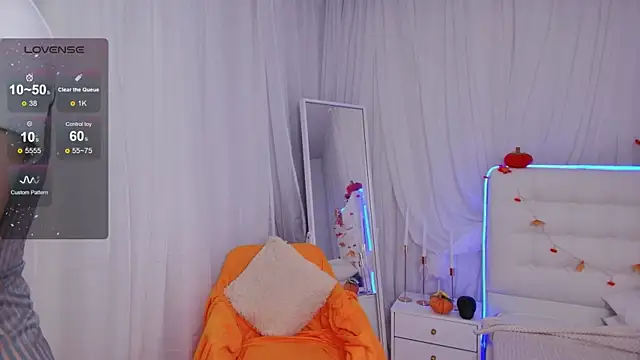 Snapshot of Miranda_Kerry chatting on 10-26-25, 06:36 Miranda Kerry online show from 10-26-25, 06:36