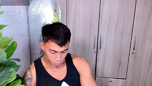 PinooyMilker online show from 11-23-25, 04:17