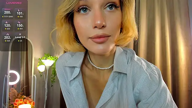 Snapshot of Ice_Strawberry chatting on 09-18-25, 02:14 Ice Strawberry online show from 09-18-25, 02:14