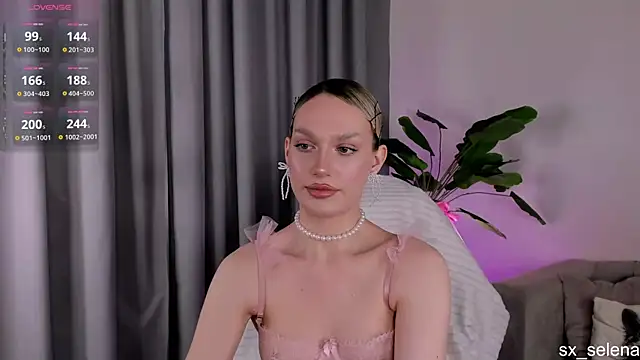 Ice Strawberry online show from 05-13-26, 03:02