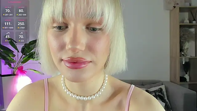 Ice Strawberry online show from 04-01-26, 03:08