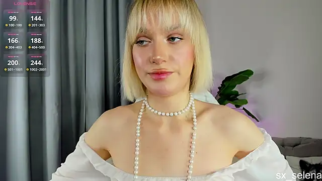 Ice Strawberry online show from 05-15-26, 02:09