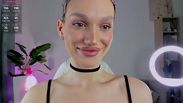 Ice Strawberry online show from 04-08-26, 01:51