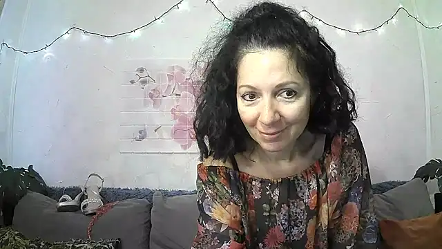 Snapshot of ValleriWind chatting on 05-14-26, 01:57 ValleriWind online show from 05-14-26, 01:57