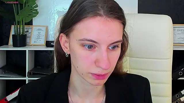 Snapshot of kaleriyaa_ chatting on 09-29-25, 01:23 kaleriyaa online show from 09-29-25, 01:23