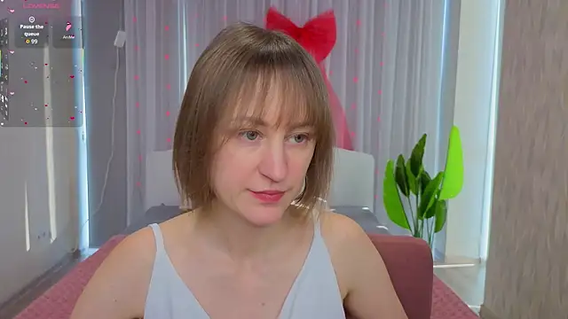 LuluChiiii online show from 01-12-26, 11:06
