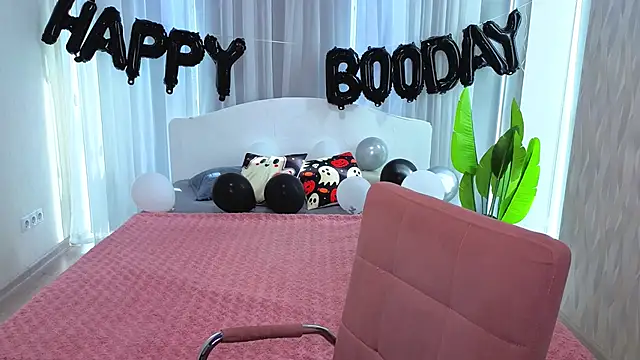 LuluChiiii online show from 10-31-25, 10:45