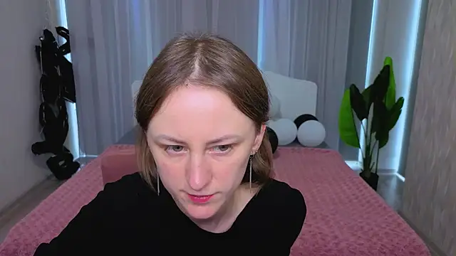 LuluChiiii online show from 11-10-25, 10:42