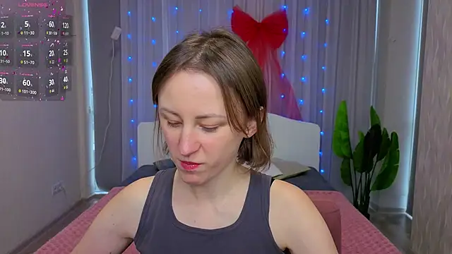 LuluChiiii online show from 12-14-25, 11:16