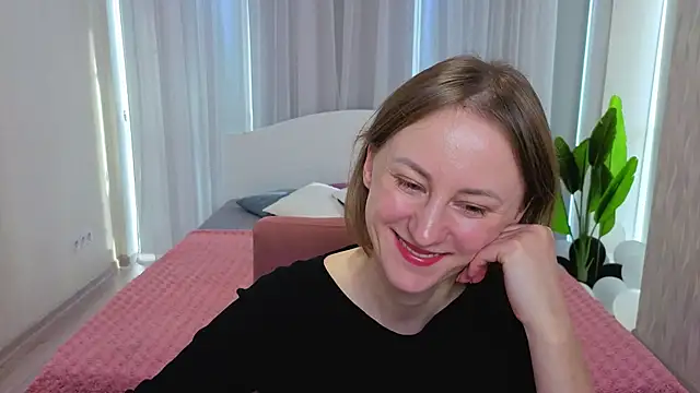 LuluChiiii online show from 11-17-25, 10:52