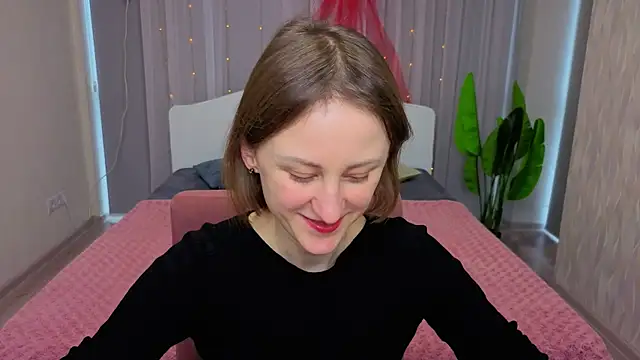 LuluChiiii online show from 12-21-25, 12:18