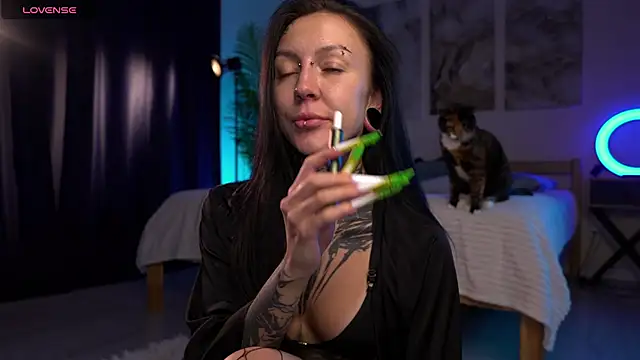 Snapshot of Alise_Eve_ chatting on 02-19-26, 05:21 Alise Eve online show from 02-19-26, 05:21