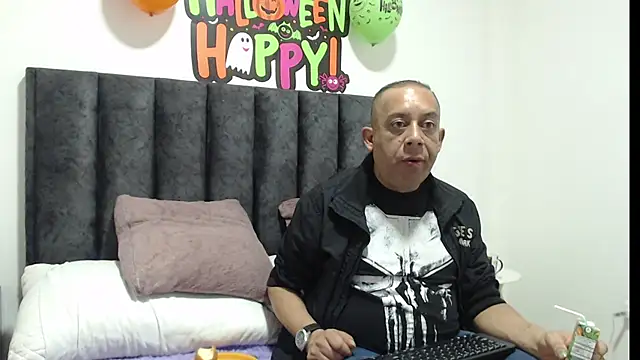 GabrielandAbigail online show from 10-31-25, 12:13