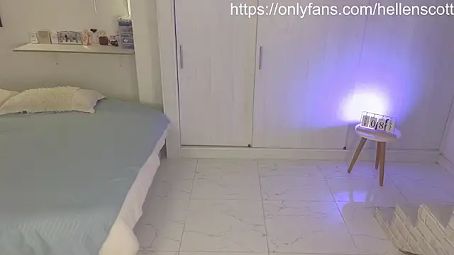 Snapshot of HellennScott chatting on 09-09-25, 12:21 HellennScott online show from 09-09-25, 12:21