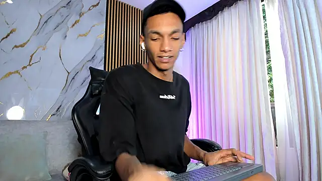 JulienSaint online show from 12-05-25, 12:26