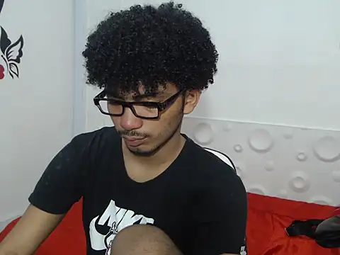 felipecams123 online show from 09-25-25, 12:49