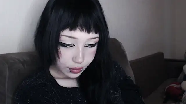  LUCY LAVE online show from 10-31-25, 07:49